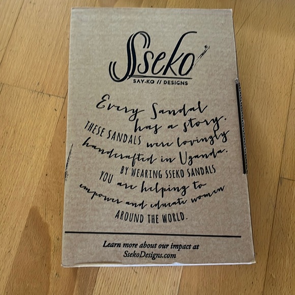 New Leather Twist Crossover in Brambleberry
Size 8 - Picture 3 of 6